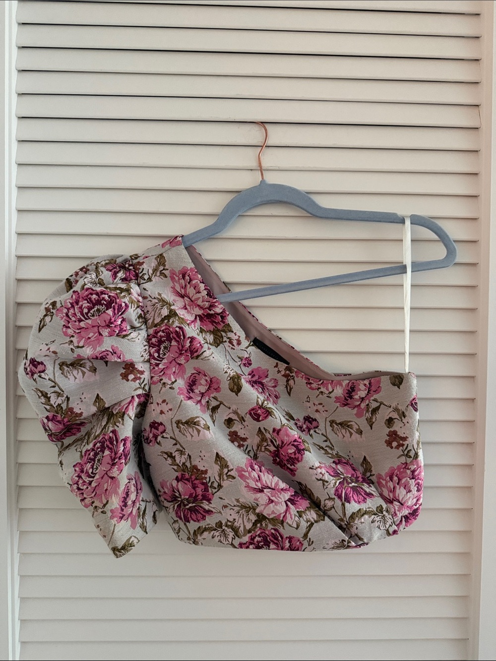 One-Shoulder Puff Sleeve Crop Top in Pink Floral